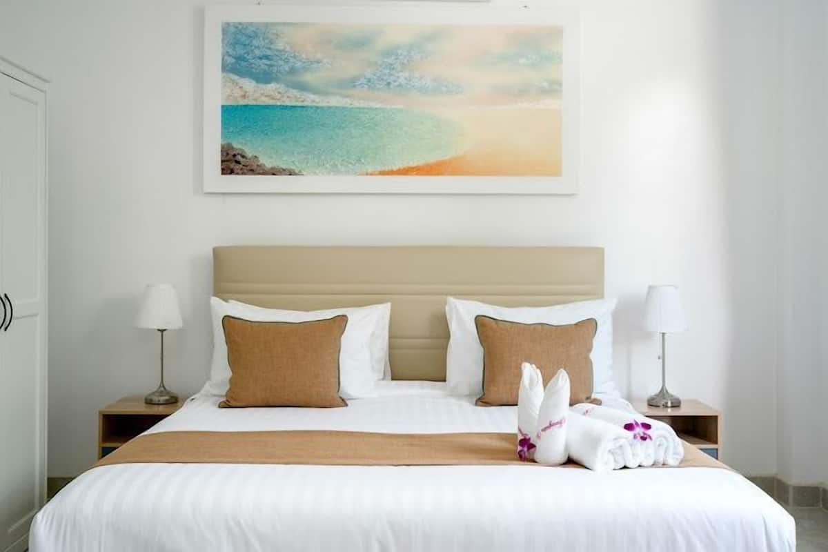 3 bedrooms, premium bedding, in-room safe, desk