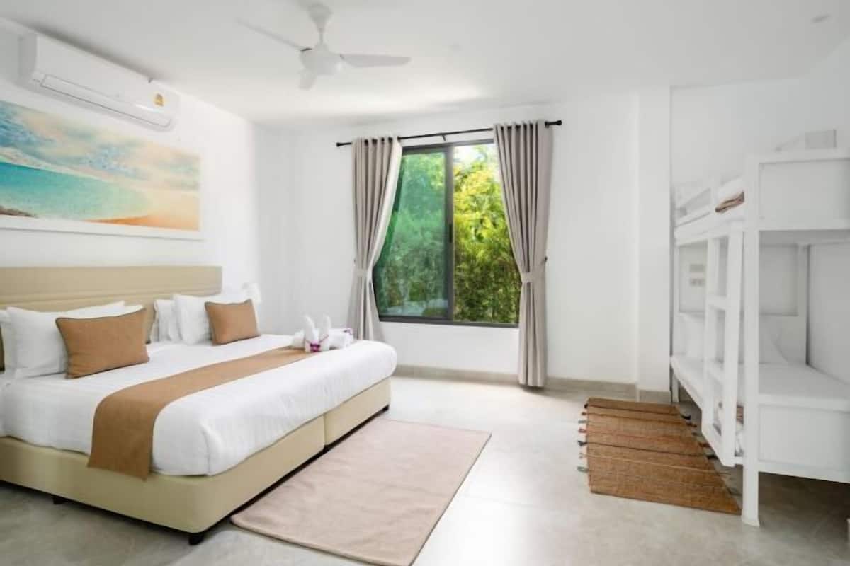 3 bedrooms, premium bedding, in-room safe, desk