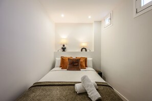 2 Schlafzimmer, BĂŒgeleisen/BĂŒgelbrett, kostenloses WLAN, BettwĂ€sche