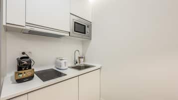 Frigorifero, microonde, macchina per tè/caffè, bollitore elettrico