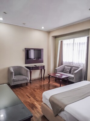 Deluxe Room | Desk, free WiFi, bed sheets - Hotel Menteng 2 (Jakarta)