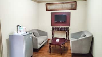 Escritorio, wifi gratis y ropa de cama
