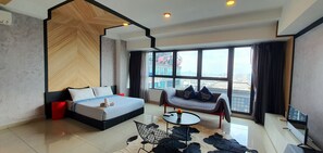 Panoramic Studio Suite | Living area | 42-inch Smart TV with digital channels, Netflix, streaming services - ARTE PLUS JALAN AMPANG by ST NOMAD (Kuala Lumpur)