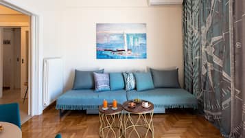 Appartement Familial, 2 chambres, non-fumeurs, vue ville | Coin séjour | TV connectée