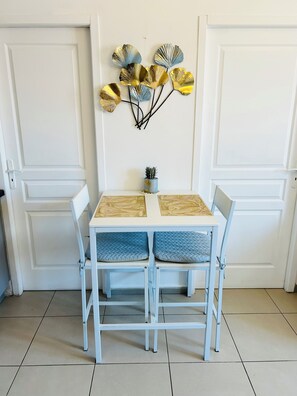 Dining - PRETTY T2 NEAR THE BEACH WITH SEA VIEW  (Propriano)