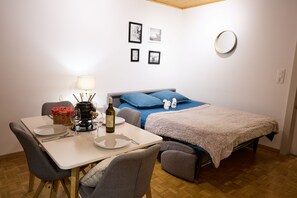WiFi, bed sheets