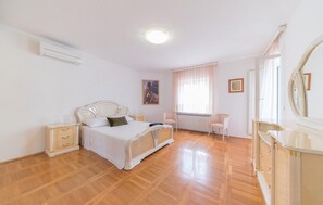 4 chambres, lit parapluie, Wi-Fi gratuit, draps fournis