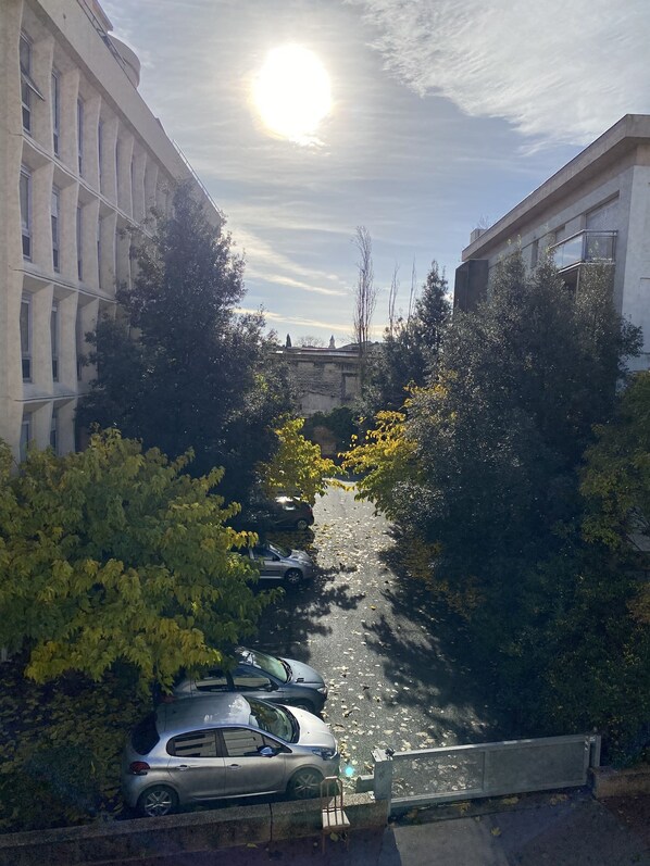 Property grounds - Chambre au Calme Proche Centre Ville. Parking Sécurisé Privé (Bordeaux)