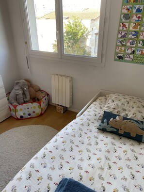 1 bedroom, free WiFi, bed sheets