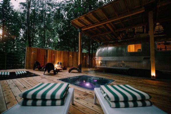 Bain à remous extérieur