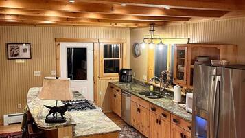 Micro-ondes, four, plaque de cuisson, lave-vaisselle