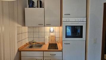 Kühlschrank, Ofen, Herdplatte, Geschirrspüler
