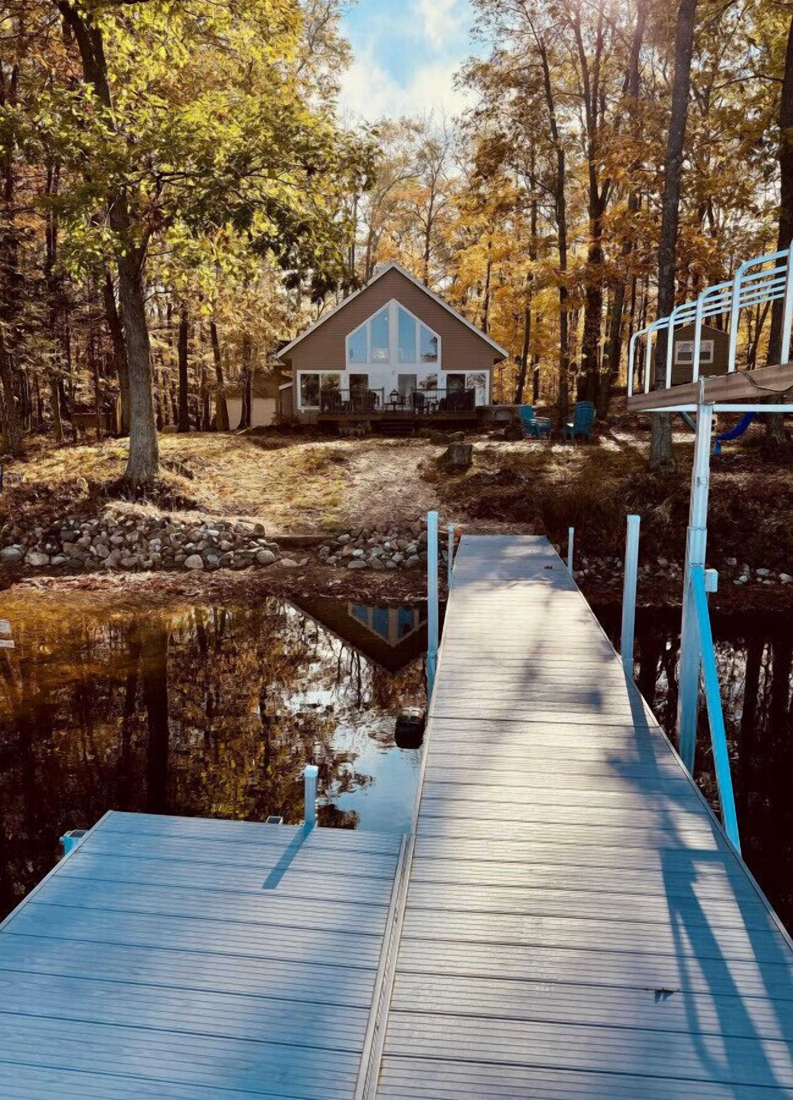 Nice Lake Escape, Hot Tub, Dog Friendly, on Trails, Pontoon Rental, NEW