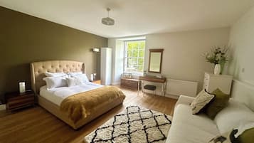 2 bedrooms, desk, iron/ironing board, free WiFi