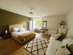 2 Schlafzimmer, Schreibtisch, Bügeleisen/Bügelbrett, kostenloses WLAN