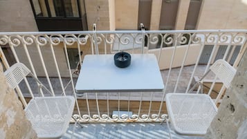 Deluxe Room, 1 Bedroom, Balcony, City View - 3rd Floor (3A) | 陽台