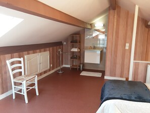 1 sovrum, strykjärn/strykbräda, resesäng och wi-fi