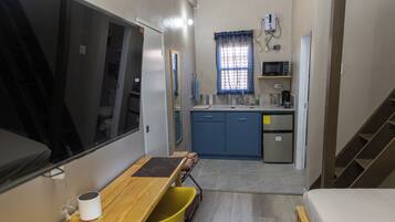 Basic Studio | 1 bedroom, iron/ironing board, free WiFi, bed sheets