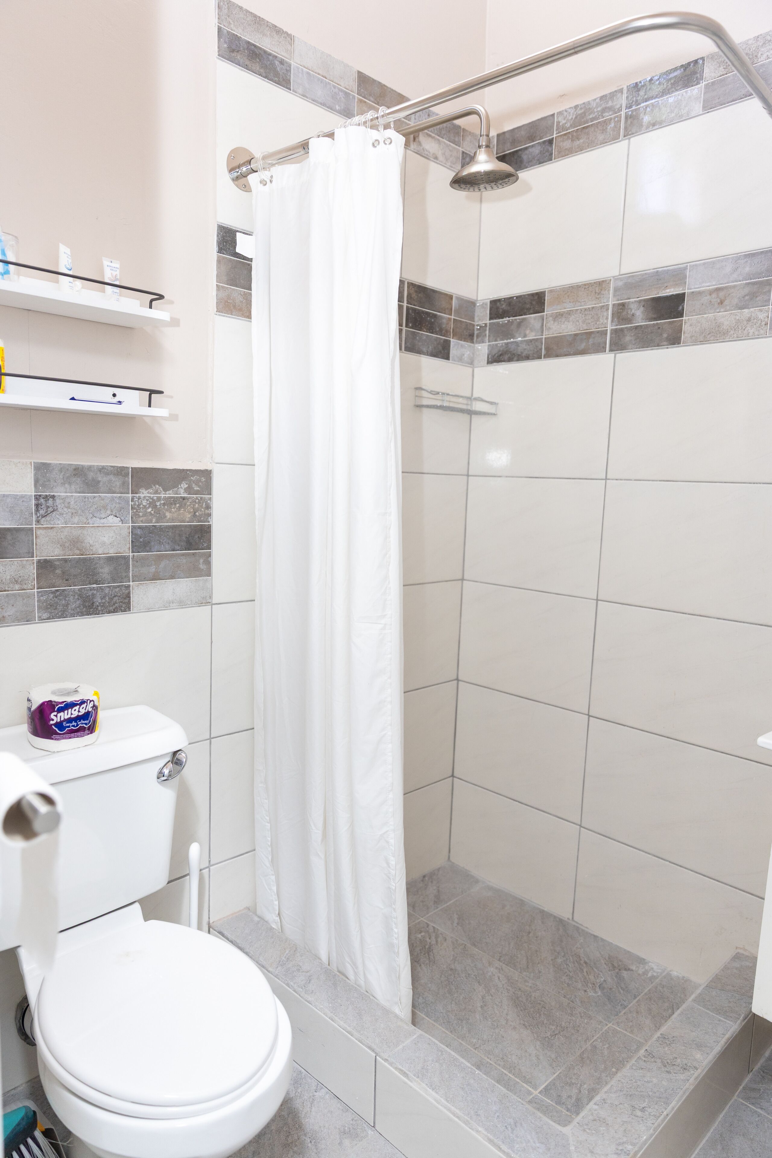 Basic Studio | Bathroom