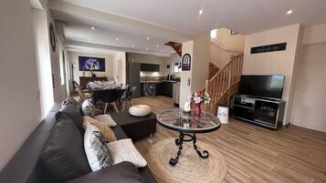 Tv, pejs, bordtennisbord