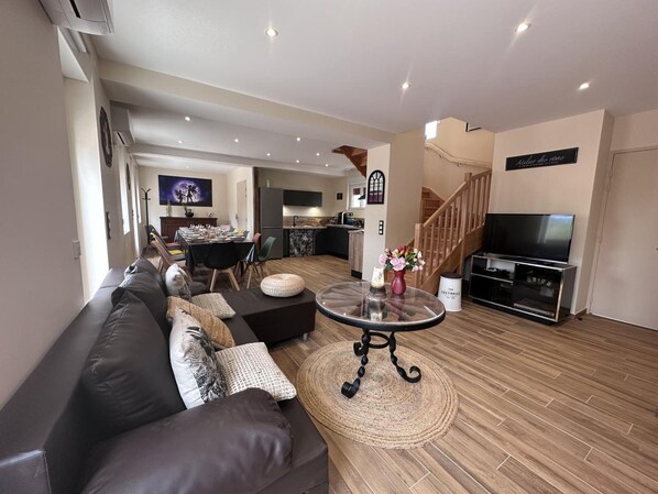 TV, fireplace, table tennis