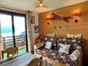 TV - 2-room apartment for 5 ppl at L'Alpe d'Huez, near shops and cable car, pets allowed (Huez)