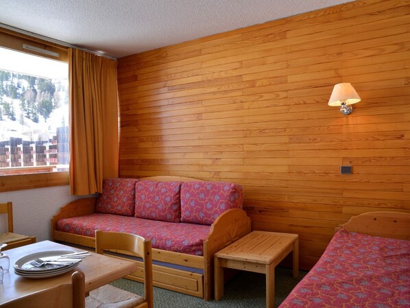TV - Functional apartment near slopes with balcony and pool access (Plagne Bellecôte)
