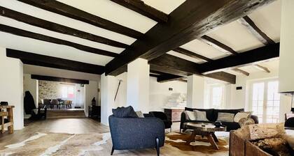 Large Basque house for 14, game room, Internet