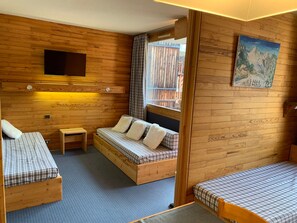 Interior - Functional divisible studio 4 people · Heart of the resort (Plagne Bellecôte)