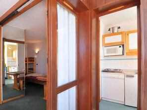 Fridge, microwave, dishwasher, coffee/tea maker - Divisible studio with slope view - 4 guests (Belle Plagne)