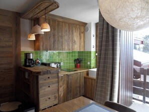 Fridge, microwave, dishwasher, coffee/tea maker