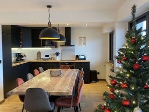 Dining - Spacious 5-room apt for 10 at L'Alpe d'Huez, near slopes and shops (Huez)