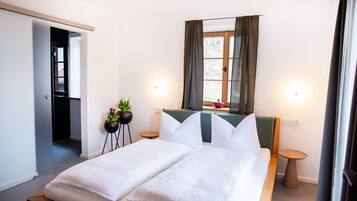 2 bedrooms, desk, travel crib, free WiFi