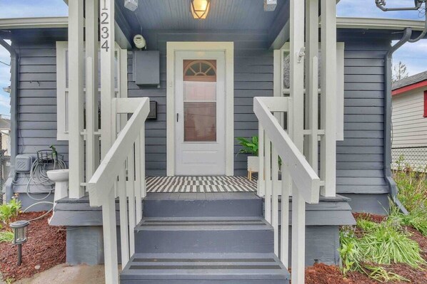 Exterior detail - This home is only available as a monthly rental (Enumclaw)