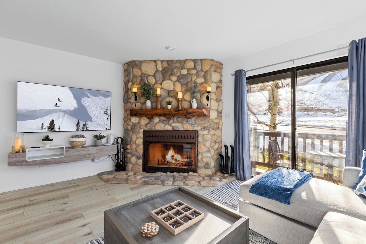 Mountain View Condo | Close to Slopes, Fireplace