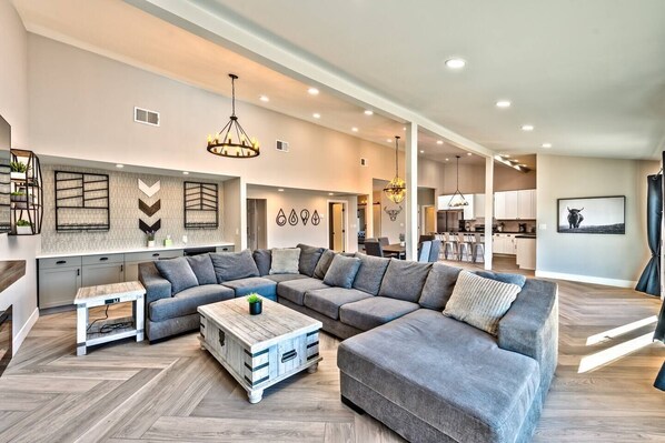 Smart TV, fireplace - 777Rentals - 7BR/4.5BA - Southwest Ranch (Las Vegas)