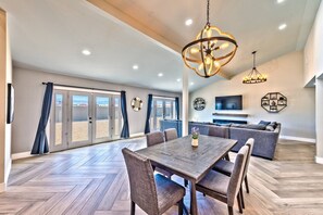 Dining - 777Rentals - 7BR/4.5BA - Southwest Ranch (Las Vegas)