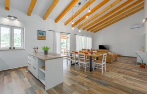 Dining - Pet friendly home in Debeljuhi (Debeljuhi)