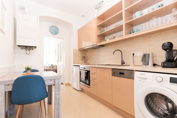 Apartamento clássico | Cozinha privada | Frigobar, cooktop, lava-louças, cafeteira/chaleira