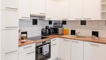 Comfort Apartment | Private kitchen | Mini-fridge, stovetop, dishwasher, coffee/tea maker