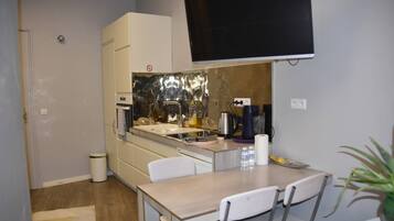 Fridge, microwave, stovetop, coffee/tea maker