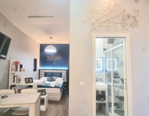 1 slaapkamer, een strijkplank/strijkijzer, reisbedje, wifi