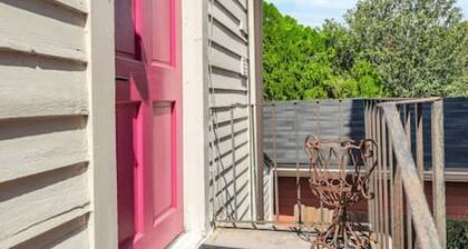Irish Channel Apt w/ Balcony | Walk to Magazine St