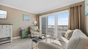 TV - Okaloosa Island Beachfront Studio Paradise (Fort Walton Beach)