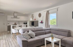TV, stereo - Amazing home in Pazin (Pazin)