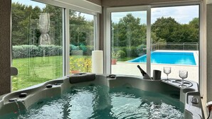 A hot tub with a view of a swimming pool and garden. - Amazing home in Pazin (Pazin)