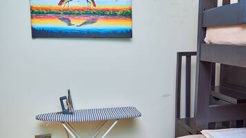 2 Schlafzimmer, Bügeleisen/Bügelbrett, kostenloses WLAN, Bettwäsche