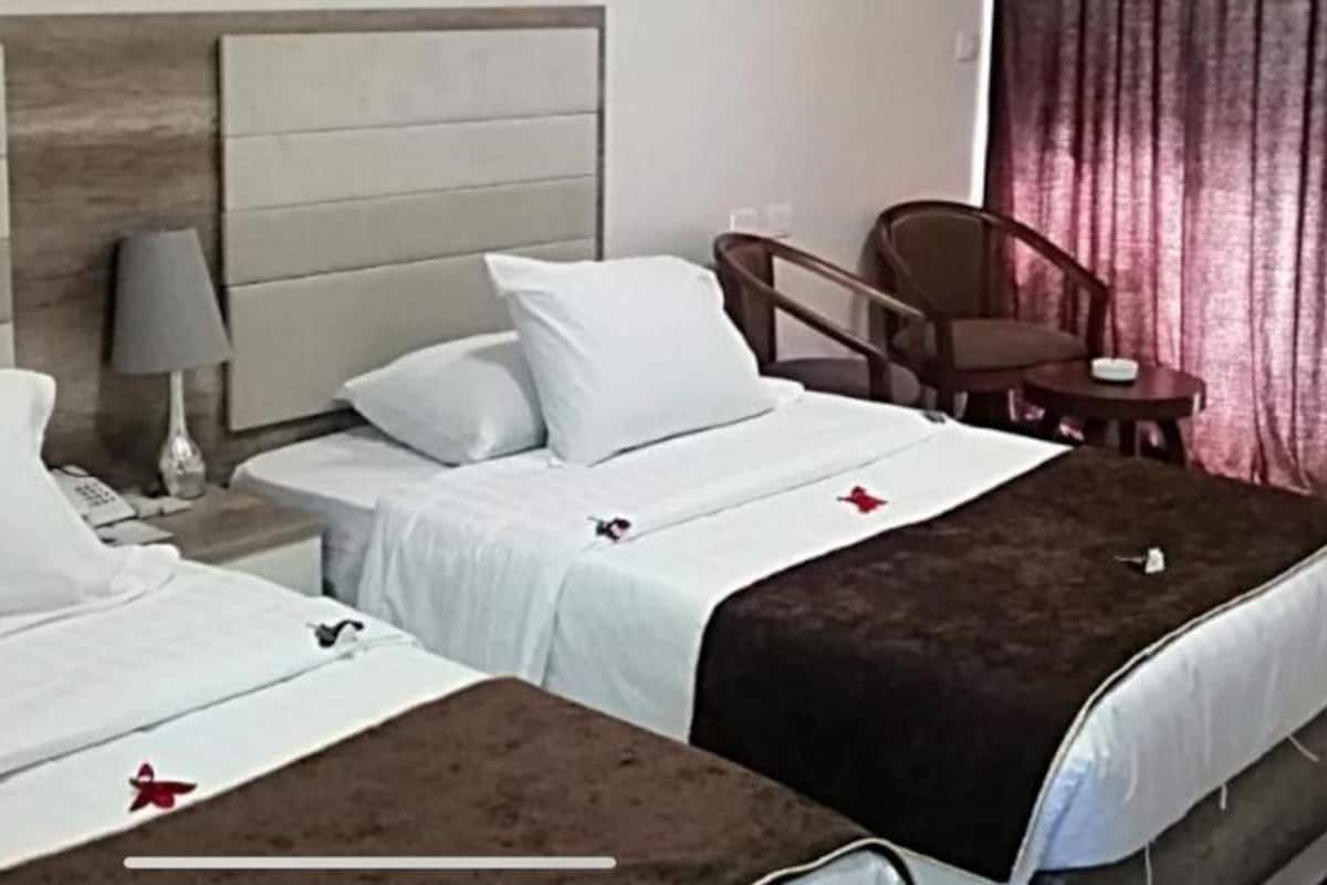Comfort Double or Twin Room, 1 Bedroom, Smoking, River View | Desk, laptop workspace, iron/ironing board (on request), free WiFi