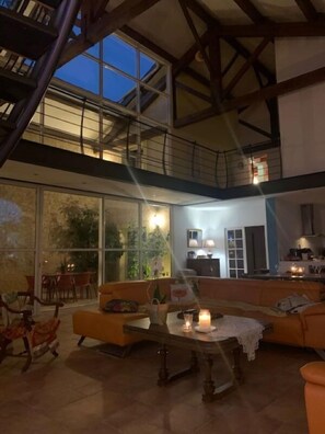 100-cm flat-screen TV with digital channels, heated floors - Chambre d'hôtes La Soulenque (Capestang)