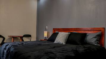 Habitación doble superior, 1 cama de matrimonio grande | Ropa de cama de alta calidad, edredones de plumas, caja fuerte